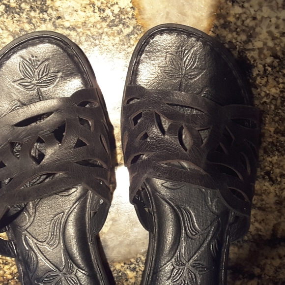 Sandals - Picture 2 of 8